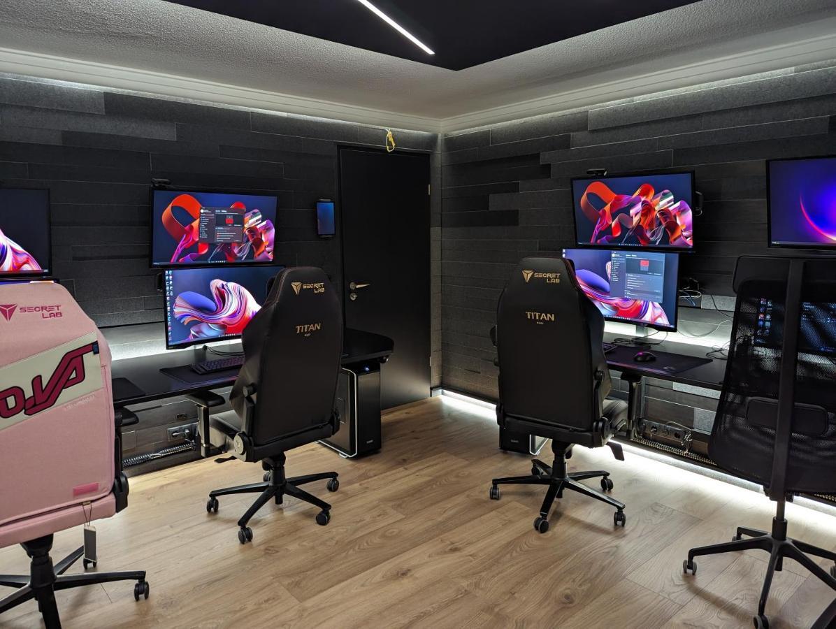 Smart Luxury - Gaming Arena, Gym, Sauna And Jacuzzi كيفلافيك المظهر الخارجي الصورة