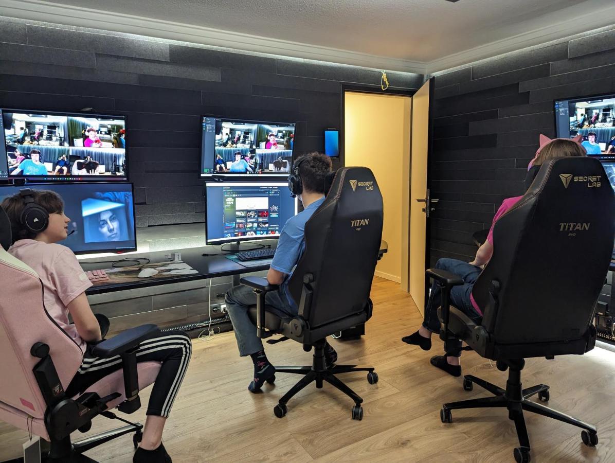 Smart Luxury - Gaming Arena, Gym, Sauna And Jacuzzi كيفلافيك المظهر الخارجي الصورة