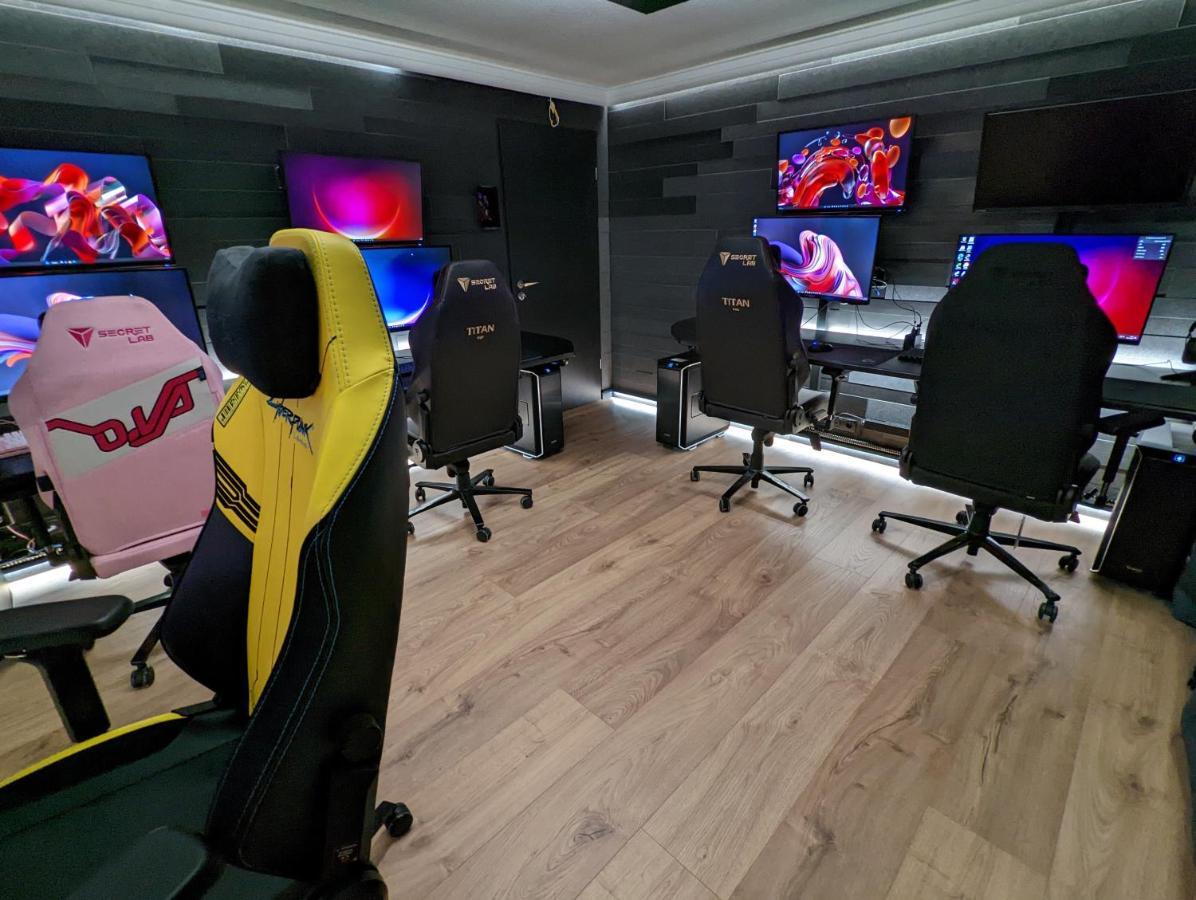 Smart Luxury - Gaming Arena, Gym, Sauna And Jacuzzi كيفلافيك المظهر الخارجي الصورة