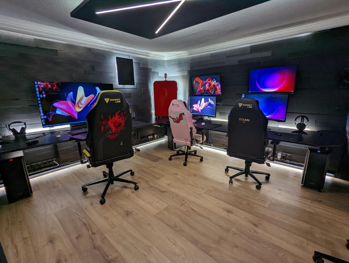 Smart Luxury - Gaming Arena, Gym, Sauna And Jacuzzi كيفلافيك المظهر الخارجي الصورة