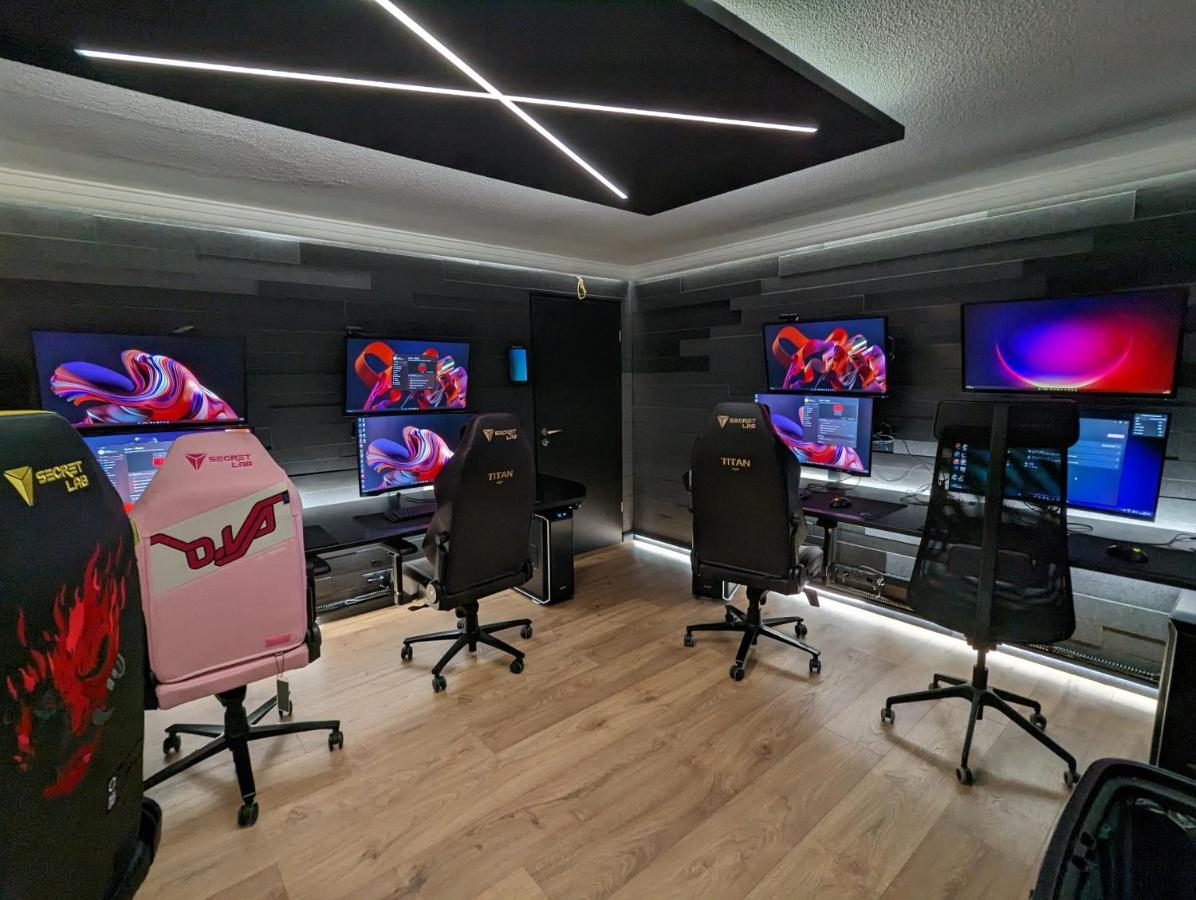 Smart Luxury - Gaming Arena, Gym, Sauna And Jacuzzi كيفلافيك المظهر الخارجي الصورة